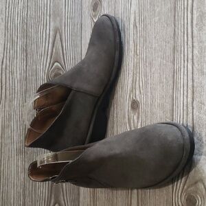 Fly London 40(9/9.5) gray suede wedges ankle boots
